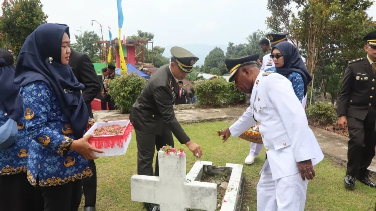 Dandim Fakfak Ikuti Ziarah Pahlawan Peringati HUT Kemerdekaan