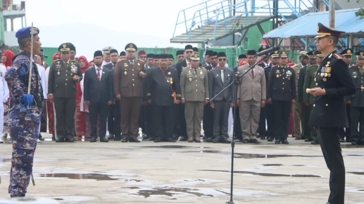 Ini Pesan Kapolres Fakfak saat Tabur bunga di Laut untuk Para Pahlawan HUT RI ke 81