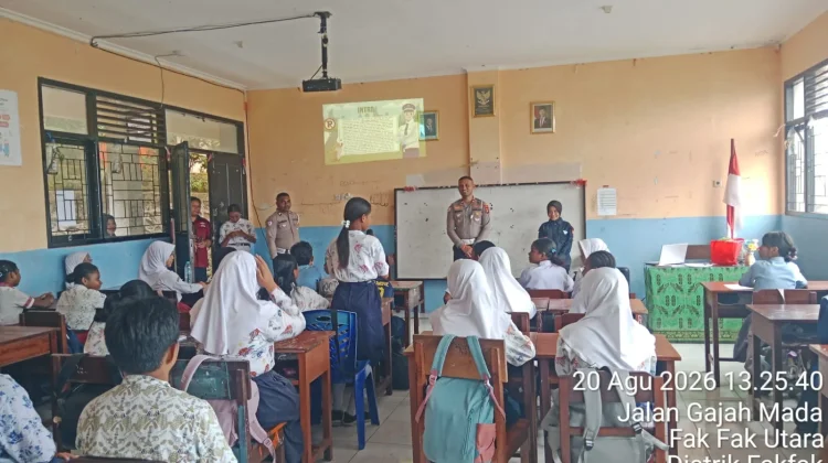 Satlantas Polres Fakfak Edukasi PKS dan Tertib Lalu Lintas di SMP Negeri 1