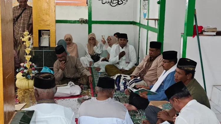Jamaah Masjid Jami Tanama Gelar Maulid Nabi Dengan Barzanji