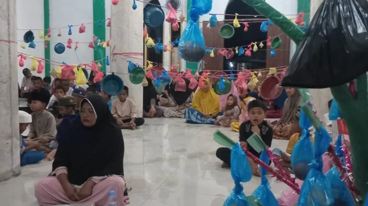 Tradisi Berebut Telur Meriahkan Maulid Nabi di Kampung Sekban