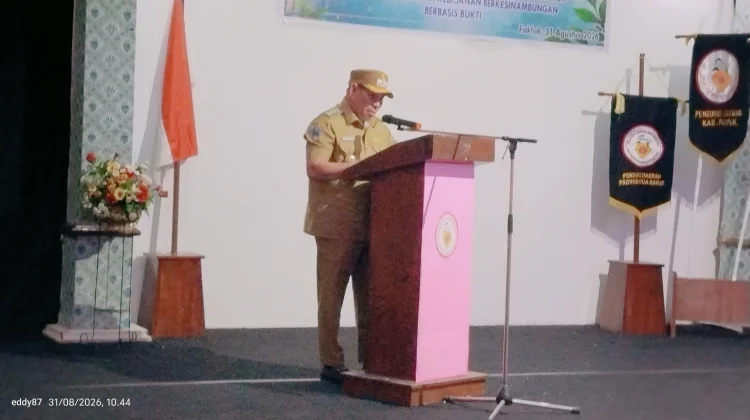 Samaun Dahlan Apresiasi Pengabdian Bidan Layani Masyarakat Fakfak