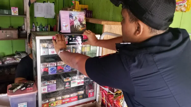 Sasar Pelosok, Bea Cukai Fakfak Pantau Harga dan Sosialisasi Rokok Ilegal