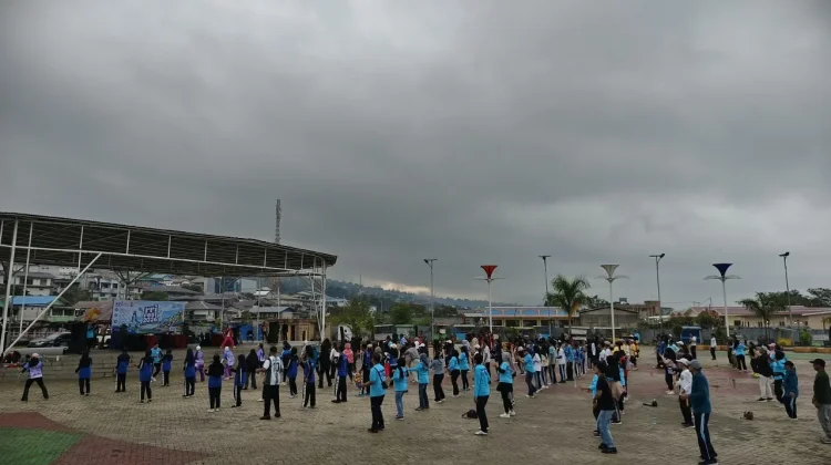 Peserta Jalan Sehat Ikuti Senam Bersama jelang Launching RRI Fest