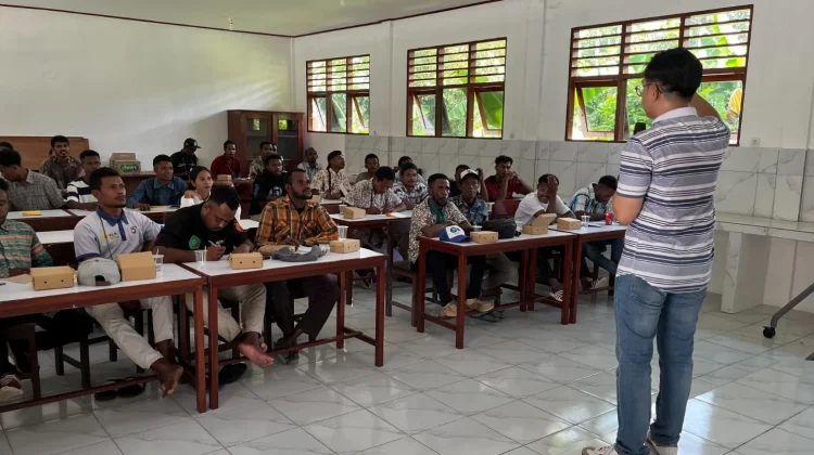 TEP Unhas Latih Pemuda Weri Saharey Jadi Agen Usaha Lokal