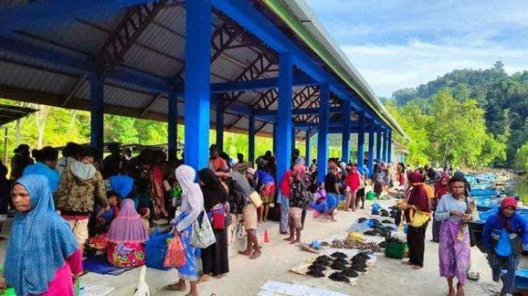 Festival Teluk Berau Angkat Potensi Pasar Barter Mambunibuni