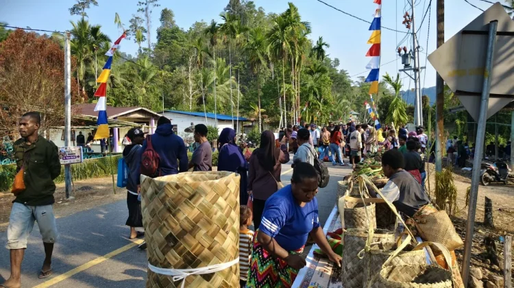 Dewan Adat Mbaham Matta Tegaskan Makna Pasar Barter Mambunibuni