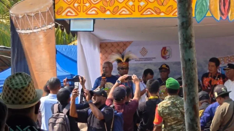 Festival Teluk Berau Hidupkan Kembali Tradisi Barter Masyarakat Mambunibuni