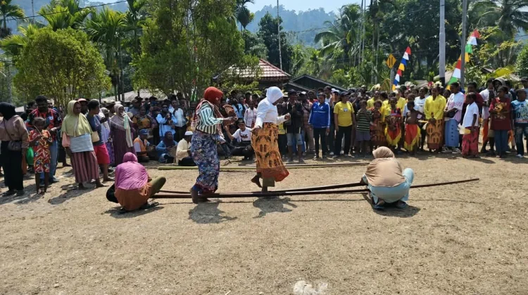 Permainan Tradisional Meriahkan Festival Budaya Teluk Berau Mambunibuni
