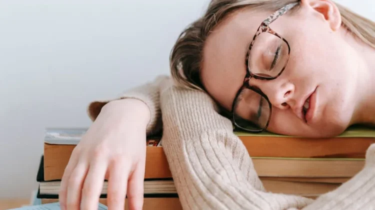 Apa yang Terjadi pada Otak saat Kita Tidur? Menelusuri Hubungan Tidur dan Kesehatan