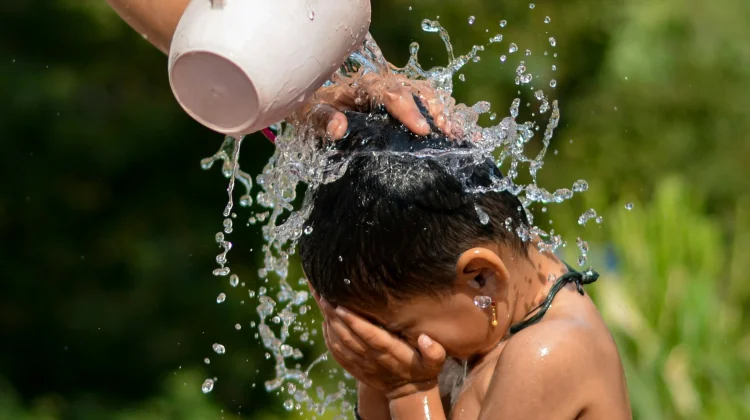 Waktu yang Perlu Diperhatikan saat Mandi agar Tetap Aman