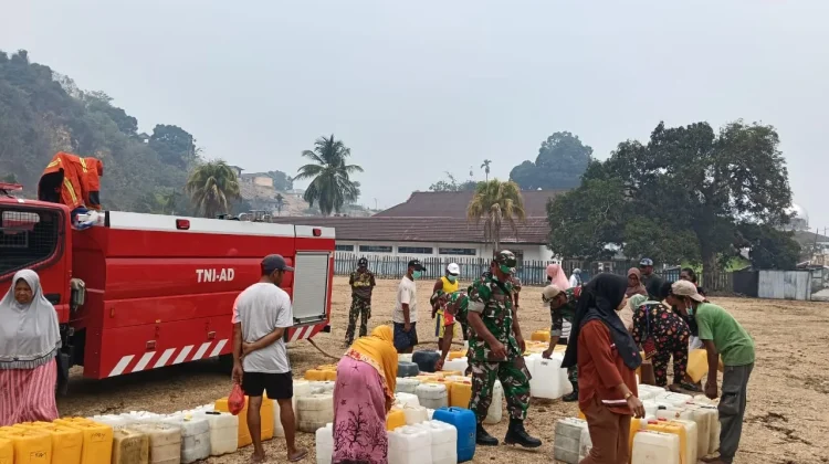 Kodim 1803 Fakfak Salurkan Bantuan Air Bersih Bagi Warga Kokas