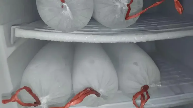 Pasokan Air Menipis, Harga Es Batu Ikut Melonjak