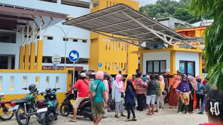 Penumpukan angkot dan ojek picu pemerintah benahi lalu lintas Thumburuni.