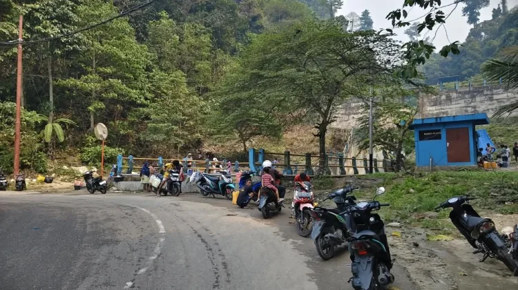 Warga Sekru Manfaatkan Genangan Bendungan untuk Kebutuhan Sehari-hari