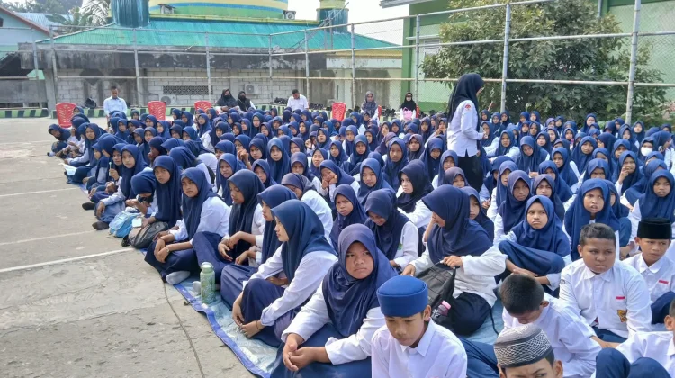 Guru MTsN Fakfak Perkuat Karakter Toleransi Siswa