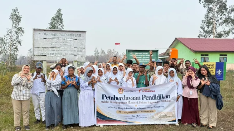 Mahasiswa Unpad Bantu Tingkatkan Kualitas Pembelajaran Siswa Bomberay