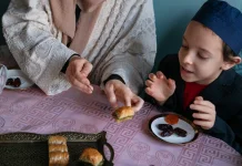 Mengajak Anak Melaksanakan Puasa sejak Dini