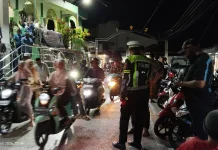 Pengamanan Arus Kendaraan Depan Masjid Jami Fakfak