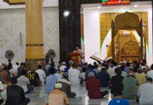 Jemaah Khusyuk Simak Ceramah Tarawih Malam Kelima