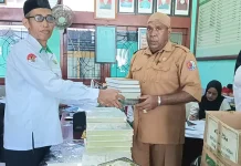 Komite MIN Fakfak Salurkan Bantuan Pendidikan