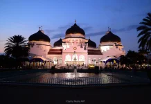 Pesona Masjid Ikonik Indonesia saat Ramadan Tiba