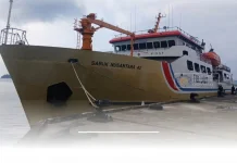 Ratusan Penumpang Naik KM Sabuk Nusantara 42