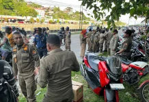 Satpol PP Fakfak Gelar Kepedulian Berbagi Takjil