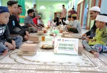 Seratus Paket Ifthar Bahagia Dibagikan di Masjid Al-Hilal