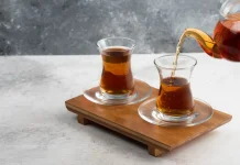Alasan Tidak Langsung Minum Teh saat Berbuka