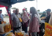Ali Baham Temongmere Pantau Stabilitas Harga Pangan di Fakfak