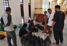 UPZ Masjid Agung Fakfak Salurkan Zakat Kepada Mustahik