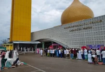 Jemaah Membludak Shalat Idul Fitri Masjid Agung Fakfak