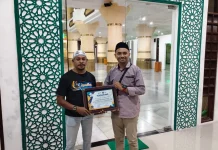 Panitia Ramadhan Masjid Agung Beri Penghargaan kepada Mitra