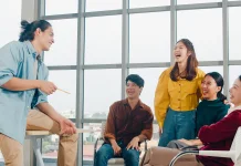 Tertawa Itu Menular: Mengapa Kita Ikut Tertawa saat Melihat Orang Lain?