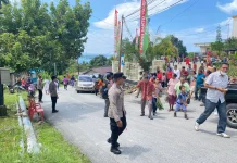 Sinergitas TNI–Polri Jaga Ibadah Minggu Palem Fakfak Tetap Kondusif
