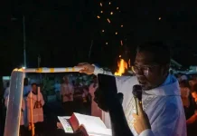 Umat Stasi Gewerpe Ikuti Vigili Paskah dengan Penuh Penghayatan