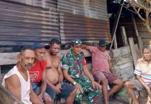 Babinsa Kokas Perkuat Kedekatan Warga lewat Komsos Kampung