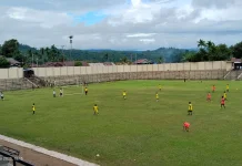 Disdikpora Fakfak Ambil Peran Bersihkan Stadion Secara Berkala