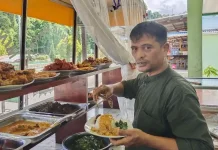 Warung Padang Fakfak Cari Strategi Hadapi Kenaikan LPG