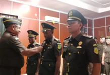 Lantik Tiga Pejabat, Kajari Fakfak Tegaskan Integritas dan loyalitas