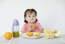 Usia Berapa Bayi Boleh Mulai Konsumsi Buah? Ini yang Perlu Diketahui Orang Tua