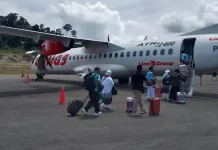 Tangis Haru Iringi Keberangkatan Jemaah Haji Asal Fakfak