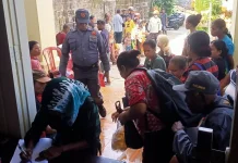 Warga Wagom Utara Terima Bantuan Pangan Pemerintah