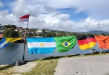Pedagang Bendera Piala Dunia Mulai Ramai di Fakfak