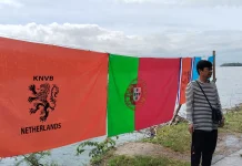 Penjual Bendera Negara Peserta Piala Dunia Bermunculan di Kota Fakfak