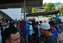 Jemaah Masjid Agung Antusias Ambil Daging Kurban Iduladha