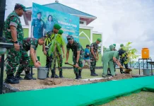 Pangdam Kasuari Resmikan Masjid dan Tanam Pohon