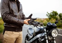 Penyebab Tangan Sering Kesemutan saat Naik Motor