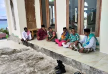 Babinsa Koramil Fakfak Perkuat Silaturahmi dengan Tokoh Agama dan Warga